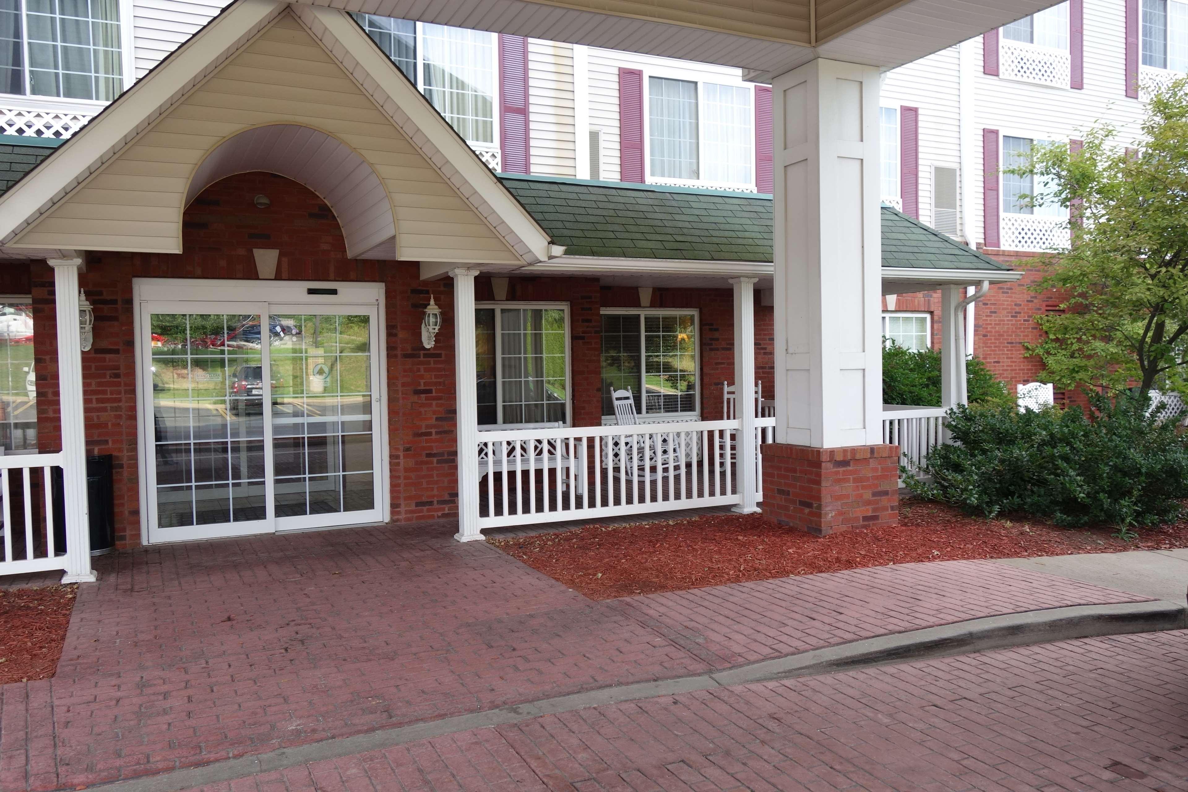 Wingate By Wyndham Youngstown - Austintown Hotel Exterior photo