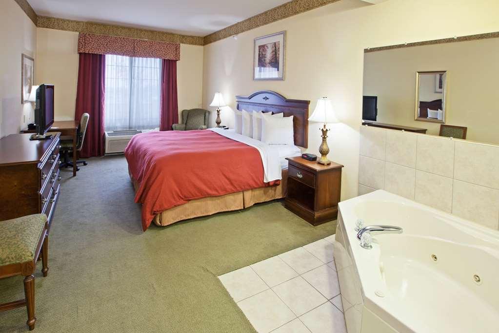 Wingate By Wyndham Youngstown - Austintown Hotel Room photo